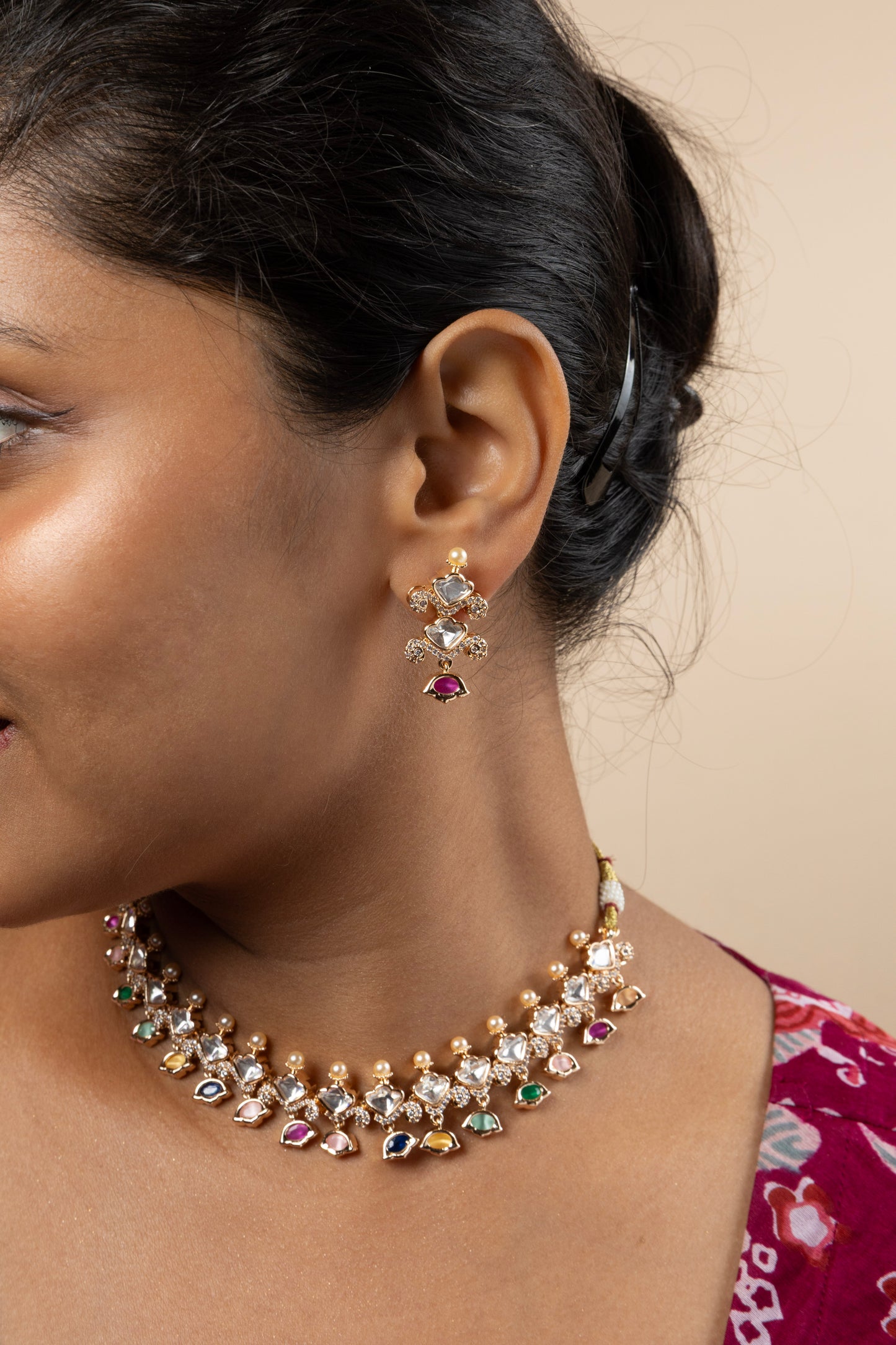 Rajsi Navratna Necklace Set