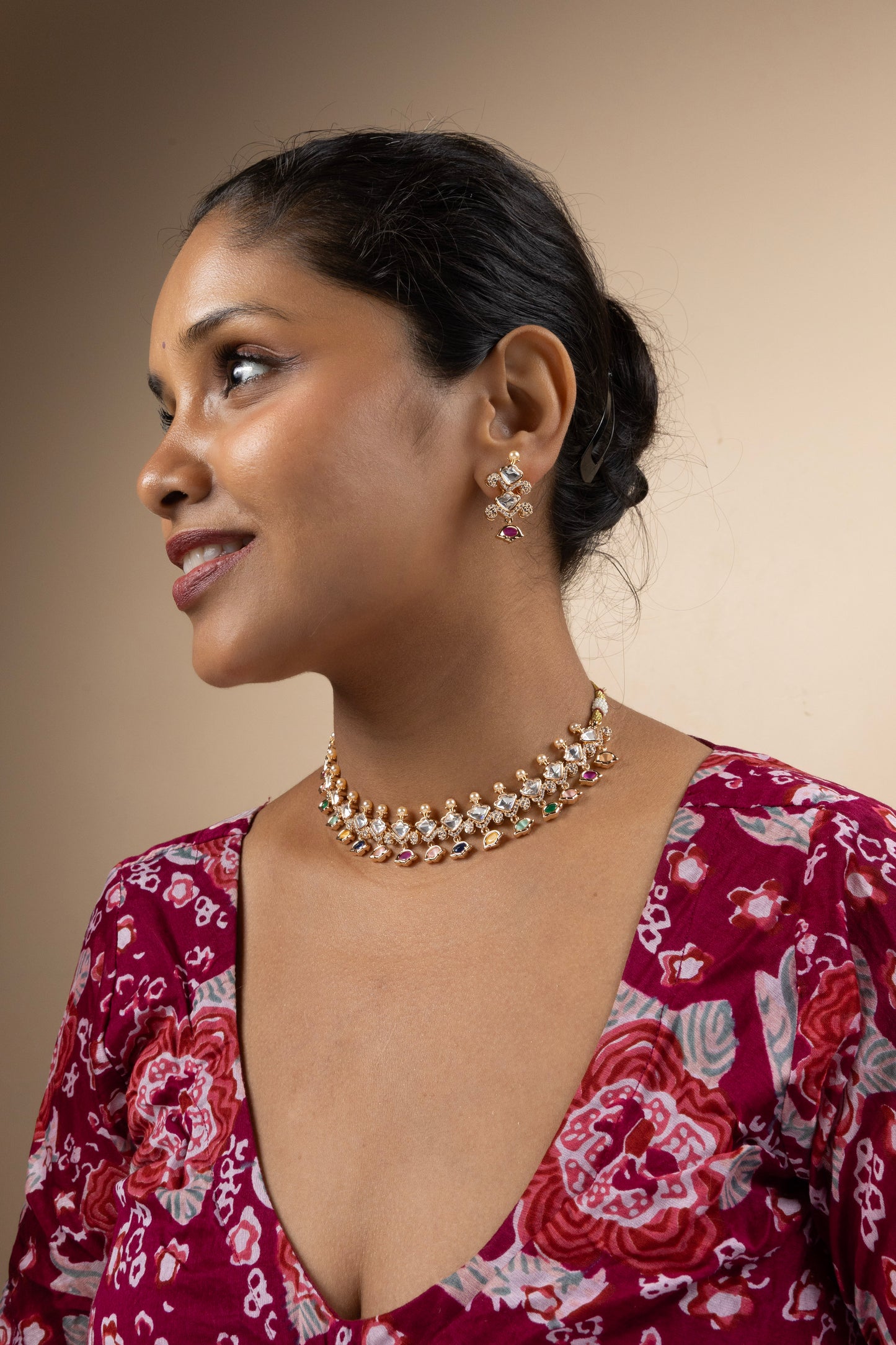 Rajsi Navratna Necklace Set