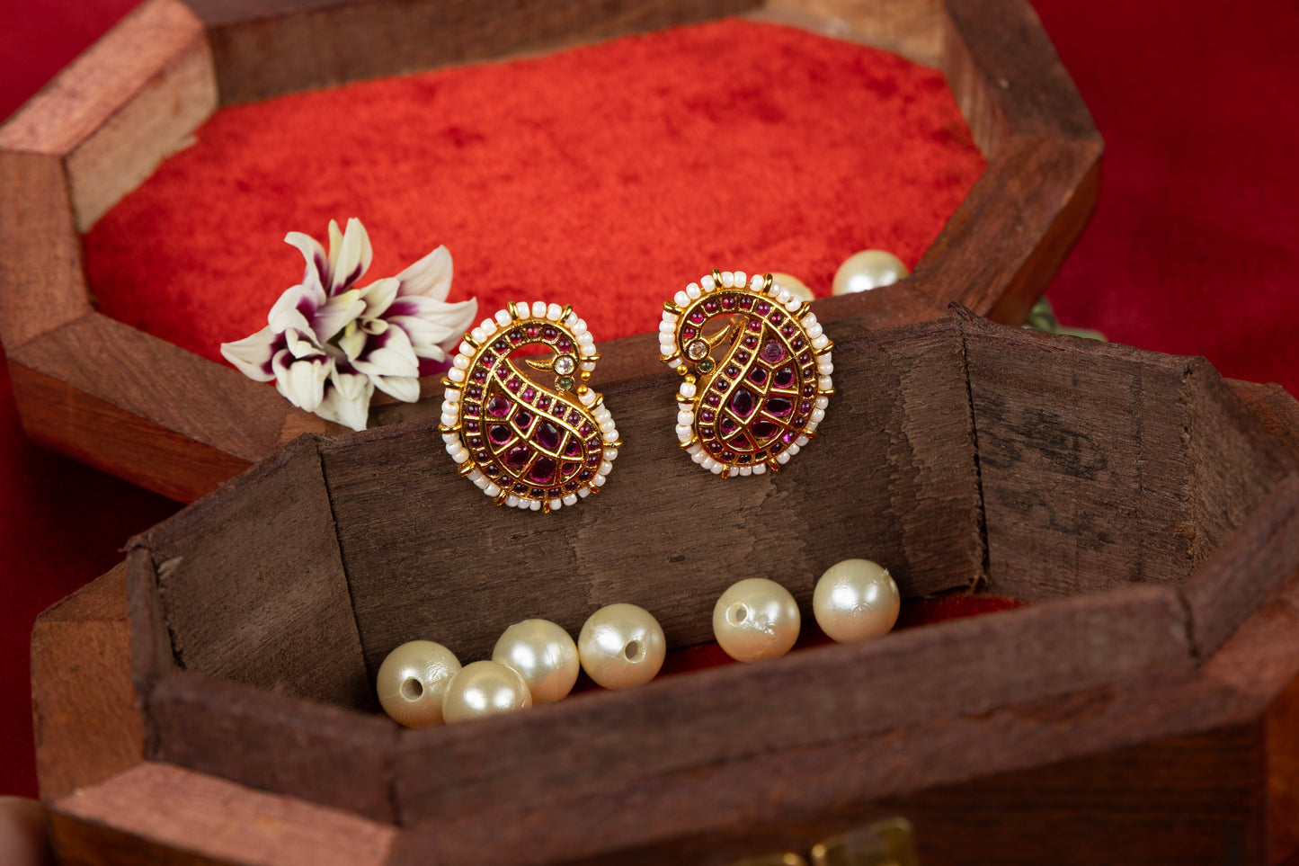 Jadau Moti Studs